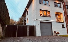 Rustige suite van 30m2 met parkeerplaats nabij natuur en centrum in Genk